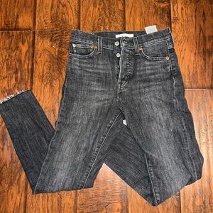 Levi Black Wedgie Skinny Size 26